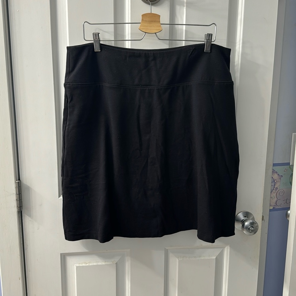 Betabrand Travel Yoga Skort, size XL, black, modal outer skirt, lots of pockets